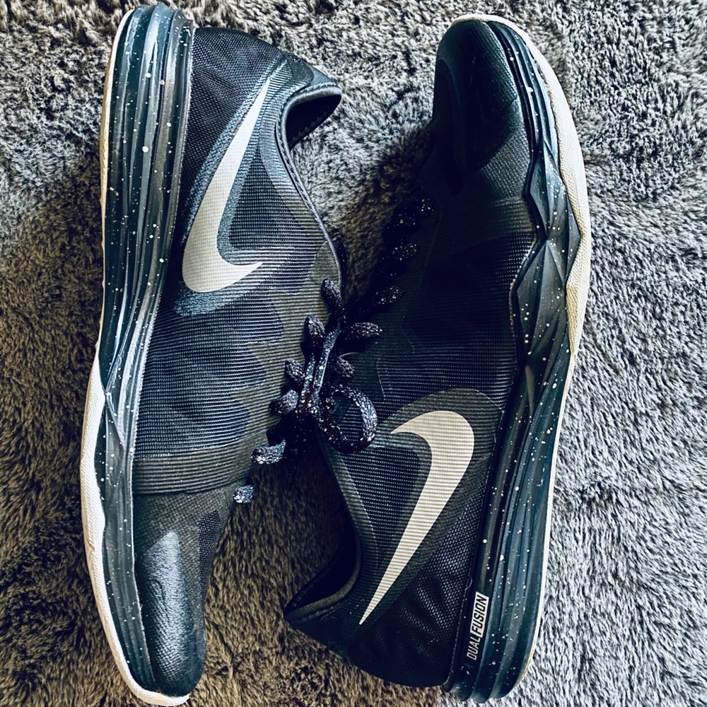 Nike Dual Fusion Black Sneakers Size 8.5